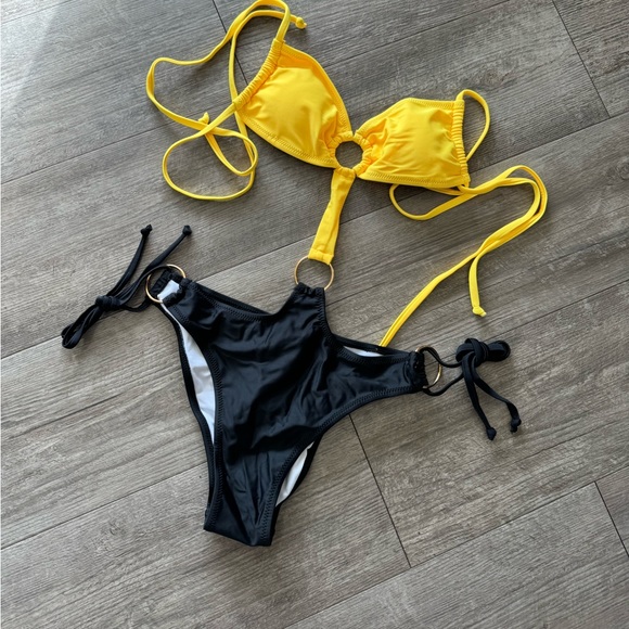 AMAZON one piece swimming 💛 - Picture 3 of 8